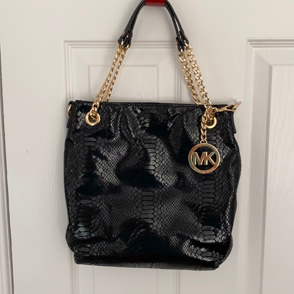 Michael Kors Jet Set Chain Medium Shoulder Tote